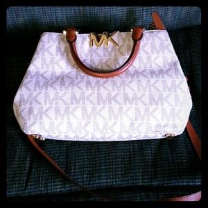 Micheal Kors purse